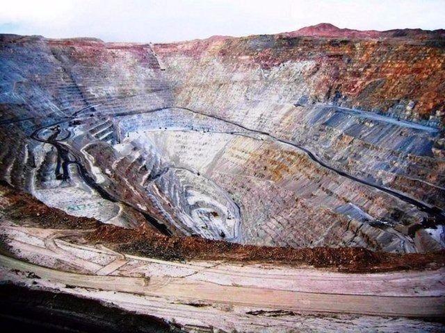 <p>Udachnaya Çukuru: Bu çukur Rusya'da bulunan bir elmas madeni.</p>

<p> </p>
