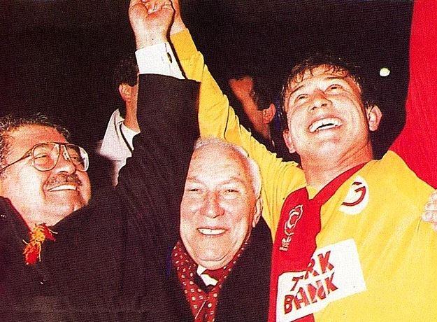 <p>15 Mart 1989 Köln | Turgut Özal, Ali Tanrıyar, Tanju Çolak (Galatasaray - Monaco maçı sonrası)</p>

