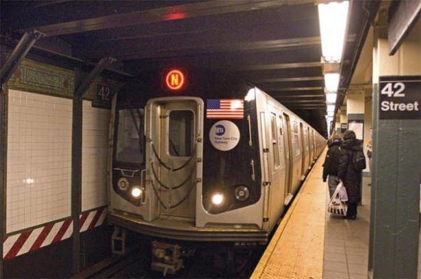 <p><strong>New York Metrosu: </strong>Bin 126,5 kilometre uzunluğuyla dünyadaki en büyük dördüncü metro sistemi olan New York Metrosu, 6 bin 500 vagonuyla 24 saat aralıksız yolculara hizmet veren en yoğun metro hattından biridir</p>
<p> </p>