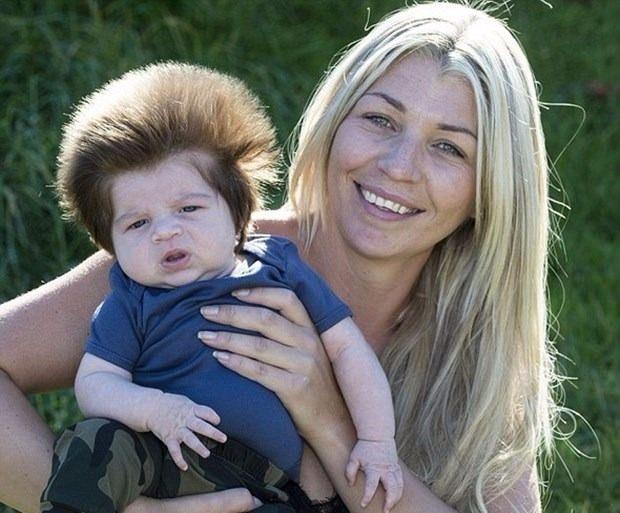 <p>Temmuz sonunda İngiltere'de doğan minik Cox-Noon'a uzun ve gür saçları yüzünden 'Ayıcık Bebek' deniyor.</p>
