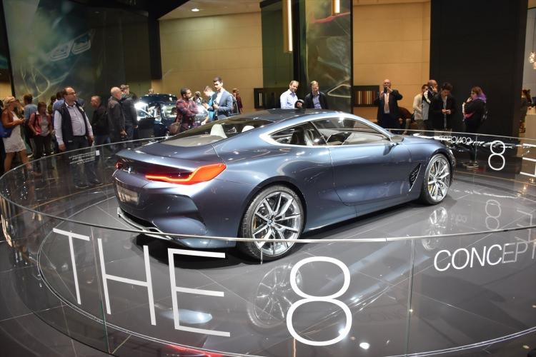 <p>Dünyanın en büyük otomobil fuarlarından olan ve bu yıl 67’ncisi düzenlenen Uluslararası Frankfurt Otomobil Fuarı (IAA) devam ediyor. 24 Eylül'de sona erecek fuarda, BMW 8 Konsept modeli de tanıtıldı.</p>
<p> </p>