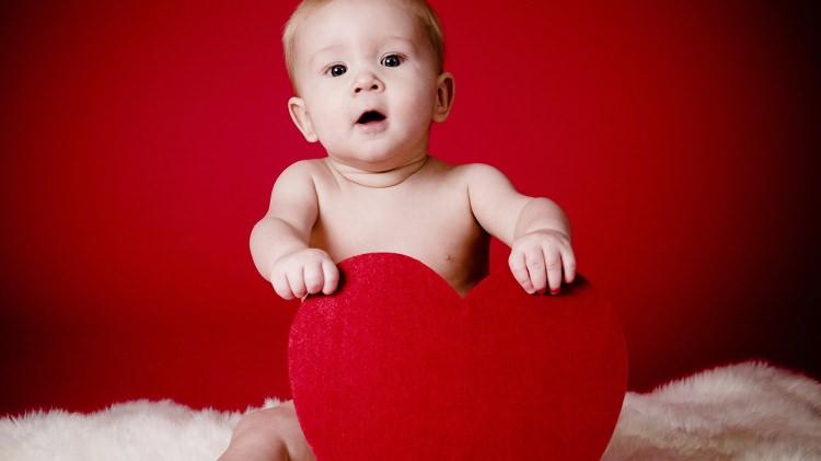 <p>Doğuştan kalp rahatsızlığı ile doğan bebeklerin anne babaların takip ve tedavilerinde dikkatli olması gerekir.</p>
