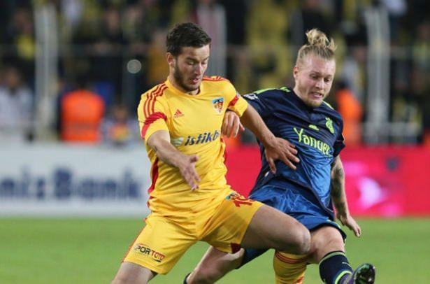 <p><span style="color:#D3D3D3"><strong>Simon Kjaer- Sözleşmesinde yazan 22.5 milyon euro'luk serbest kalma bedeli dışında hiçbir rakama bırakılmayacak. Fakat Danimarkalının Türkiye'den ayrılmak için sürekli arıza çıkaran hayat arkadaşının kararı da etkili olacak.</strong></span></p>
