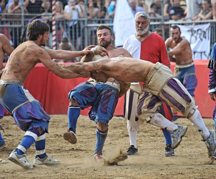 <p>Bu arada takımlar Floransa doğumlu olmayan en fazla iki kişiyi oynatabiliyor.</p>