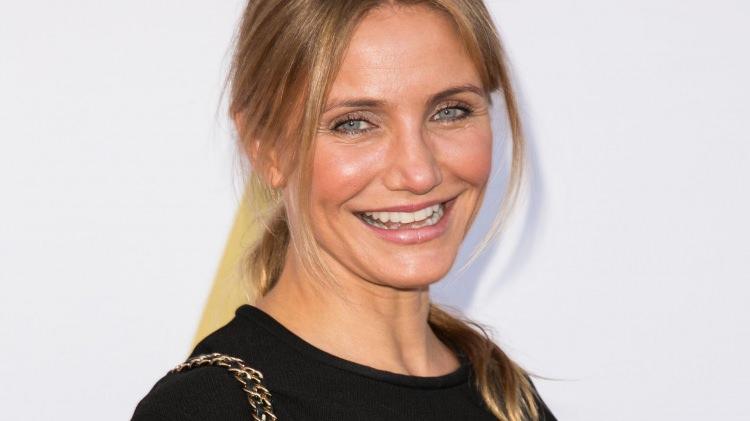 <p><strong>Cameron Diaz</strong></p>

<p>Diaz, hayatında yolunda giden şeyleri gördüğü zaman kulağını çekiyor. Diaz'ın Türkler'in batıl inançları arasında gösterilen bu hareketi nereden öğrendiği bilinmiyor...</p>
