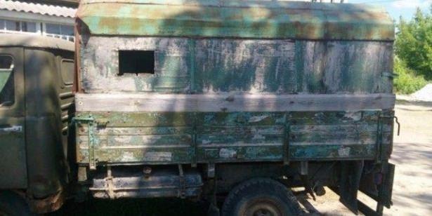 <p>Rusya'da bir kişi hurdadan 1000 liraya aldığı kamyonet üzerinde 3 ay uğraştı ve kamyoneti baştan yaptı.</p>

<p> </p>
