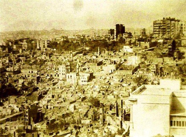 <p>117. Pera’da yangın. Alman Elçiliği ile İtayan Hastanesi arasında yaklaşık 1.000 ev kül oldu (26 Temmuz 1915)</p>