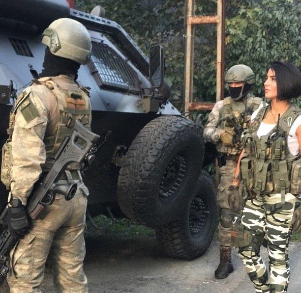 <p>Çekildiği görüntü ve fotoğrafları instagram hesabından takipçileri ile paylaşan Sabriye Şengül, görüntülerde “Allah askerlerimizi korusun, JÖAK her yerde” diye seslendi. </p>

