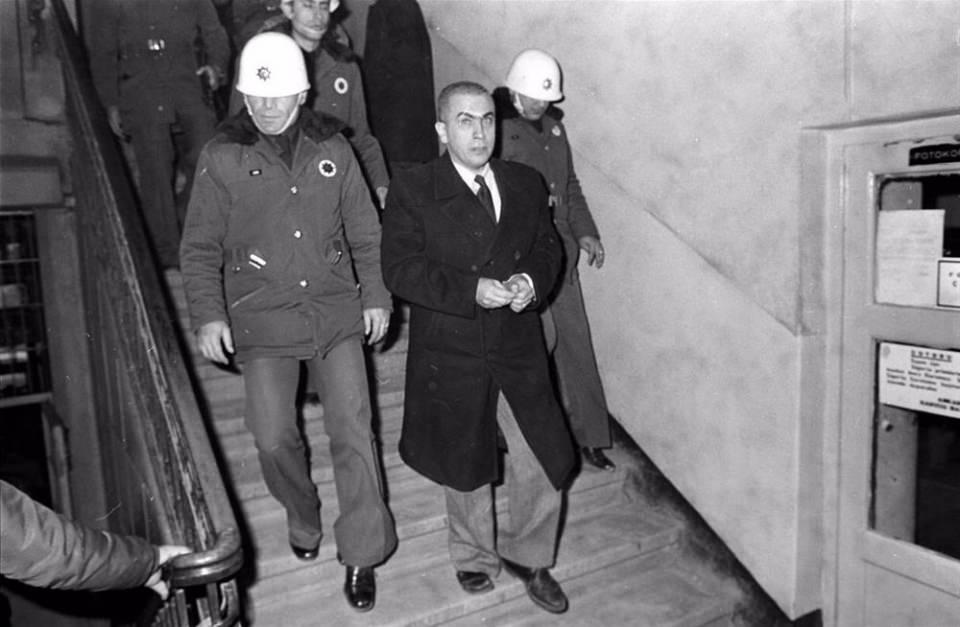 <p>Konya ve İstanbul Cumhuriyet Savcılıklarının istemi üzerine Ankara Cumhuriyet Savcılığı’na getirilen Türkiye İşçi Köylü Partisi (TİKP) Genel Başkanı Doğu Perinçek’in (ortada) ifadesine başvuruldu.</p>

<p> </p>
