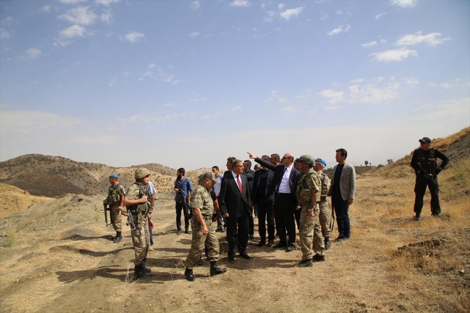 <p>Hastanedeki çocuklarla yakından ilgilenen Soylu, onlara çeşitli hediyeler dağıttı.</p>
<p> </p>
