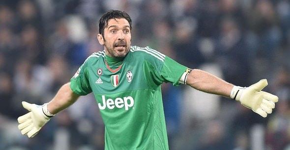 <p>Gianluigi Buffon - Juventus<br />
15 yıl - 3 Tem 2001</p>