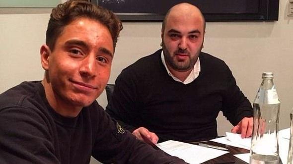 <p>Genç futbolcu için menajeri Muzzi Özcan'ın "Emre, Türkiye'nin Justin Bieber'ı. Bir çok hayranı var" sözlerine de yer verildi. (sporx)</p>