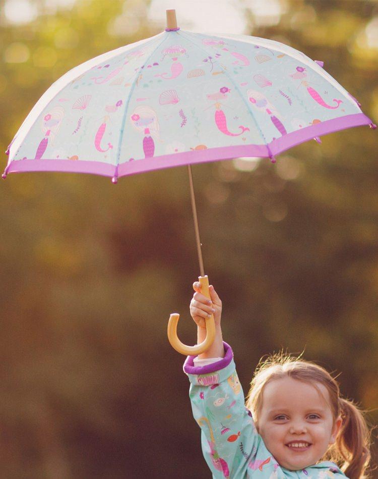 <p>Ailenizle birlikte yağmur eşliğinde güzel bir yürüyüş gerçekleştirmek için çocuklarınızın hoşuna gidebileceğini düşündüğümüz en eğlenceli şemsiye modellerini bir araya getirdik.</p>
