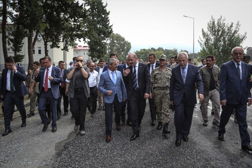 <p>Özel uçakla Adana Havalimanı'na gelen Soylu'yu, burada Orgeneral Çetin, Emniyet Genel Müdürü Altınok'un yanı sıra Adana Valisi Mahmut Demirtaş ve Adana Jandarma Bölge Komutanı Tümgeneral Hacı İlbaş tarafından karşılandı. </p>
<p> </p>