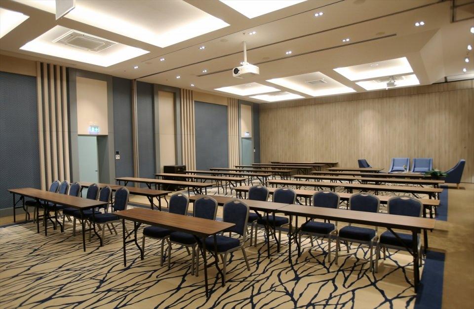 <p>Arslan, YHT'lerle bu kadar insan taşınıyorsa bunun Ankara merkezli taçlanması gerektiğini vurgulayarak, "Bunun Ankara merkezinde gerek ülkemize gerek başkentimize gerekse TCDD'ye geldiği noktaya yakışır gar ile taçlanması gerekiyordu. </p>