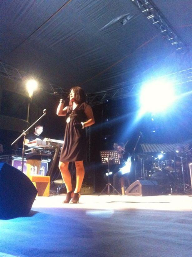<p>Başarılı sahne performansları ve kendine has çizgisi ile geniş bir dinleyici kitlesine sahip olan sanatçı Balıkesir- Burhaniye'de önümüzdeki yaz ve kış sezonunda sahne alacak.</p>
<p> </p>