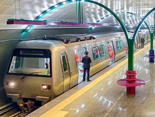 <p>Metro istasyonunda solunan havanın yüzde 15'i insan derisidir</p>
