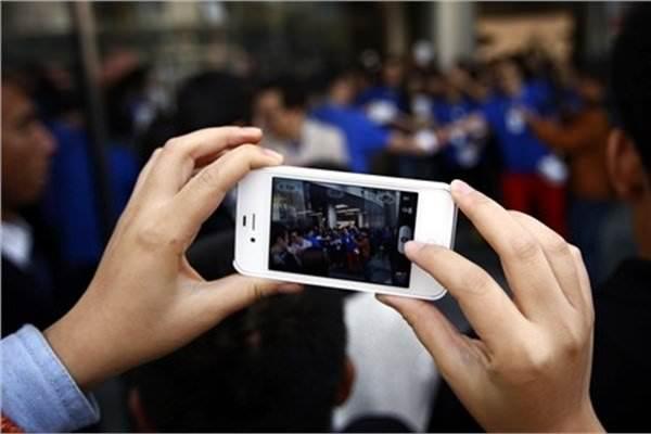 <p>Uzmanlar, yeni iki modelin ardından ellerinden iPhone 4S ve daha eski model telefon olan Apple kullanıcıları için artık yeni telefon alma zamanının geldiğine işaret ediyor. iPhone 5 ya da iPhone 5S kullananlar içinse telefonların iyi durumda olması şartıyla kullanmaya devam edebileceklerini söylüyor.</p>

<p> </p>
