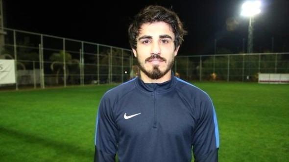 <p><strong>GİDENLER</strong><br />
<br />
Erhan Kartal (Gaziantep BBSK) - Kiralık - Sağ Bek<br />
Sezer Özmen (Yeni Malatyaspor) - Bonservissiz - Stoper<br />
Abdoulaye Ba (Porto) - Kiralıktı, geri döndü - Stoper<br />
Sajjad Shahbazzadeh - Sözleşmesi feshedildi - Santrafor<br />
Timuçin Aşçıgil - Sözleşmesi feshedildi - Orta Saha</p>