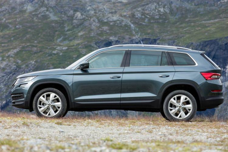 <p>O SUV Kodiaq. Marka; makyajlanan Octavia ile markanın ilk 7 kişilik SUV’u Kodiaq’ın satışına Mart’ta başlamayı planlıyor.</p>