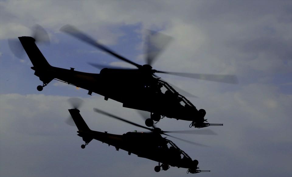 <p>Milli taarruz helikopterlerinin konuşlandırıldığı Kara Havacılık Komutanlığına bağlı 2. Kara Havacılık Alay Komutanlığı da kapılarını Anadolu Ajansına açtı.</p>

<p> </p>

