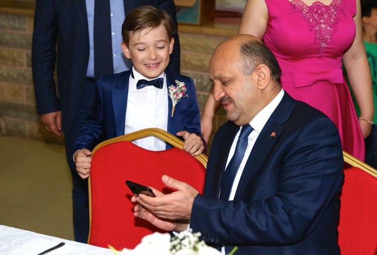 <p>HAYALİ GERÇEK OLDU</p>
<p>Metehan Çakal, Cumhurbaşkanı Recep Tayyip Erdoğan'ın Kocaeli ziyaretinde Erdoğan ile bir araya gelmişti. Cumhurbaşkanı Erdoğan'a hayalini açıklayan Metehan, "Konvoy istiyorum” talebinde bulunmuştu.</p>