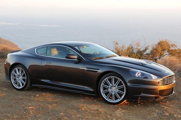 <p><strong>22- Quantum of Solace (2008)</strong><br />
007, bu yapımda yine Aston Martin DBS'sinden vazgeçmemiş.</p>
