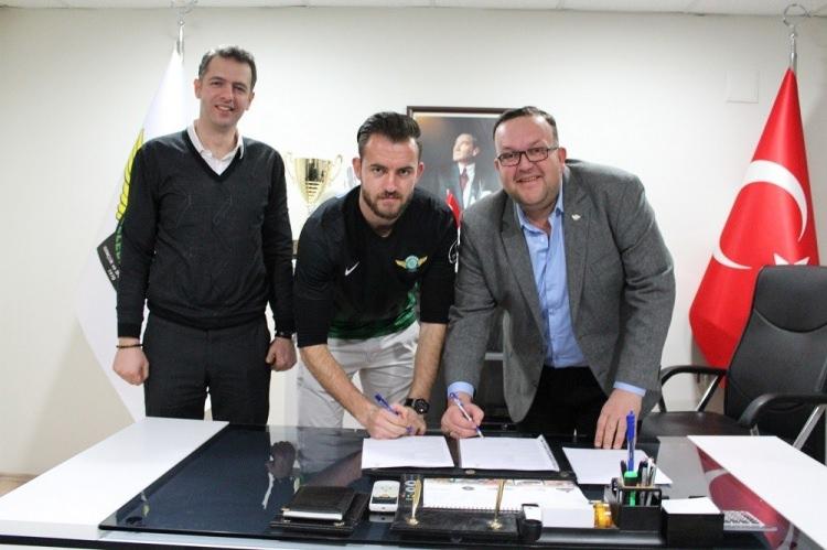 <p><strong>Akhisar Belediyespor:</strong></p>

<p><strong>Gelenler: </strong>Enoch Kofi Adu (Malmö), Miral Samardzic (Henan Jianye), Daniel Larsson (Gaziantepspor), Mustafa Yumlu (Trabzonspor), Olcan Adın, Loteteka Bokila (Guangzhou), Sokol Cikalleshi (Medipol Başakşehir-kiralık)</p>
