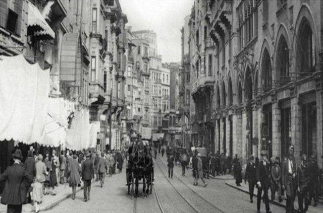 <div>İstiklal Caddesi (geçmiş)</div>

<div> </div>

