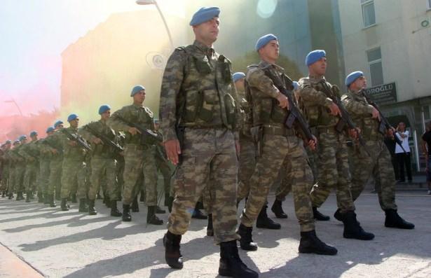 <p>Mavi berelilerin İzzet Baysal Caddesi'nde 'Ne mutlu Türk'üm diyene', 'Mavi bere düşmez yere', 'Her Türk asker doğar', 'Akan kan bayrak için' sloganlarıyla yürümeleri kent merkezini inletti. </p>