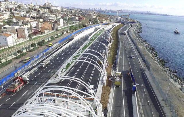 <p>Proje otomobillerin ve minibüslerin geçeceği 2'şer şeritli ve iki katlı tünelden oluşuyor. Tünelin en derin bölümü deniz seviyesinden 106 metre aşağıda bulunuyor.</p>

<p> </p>
