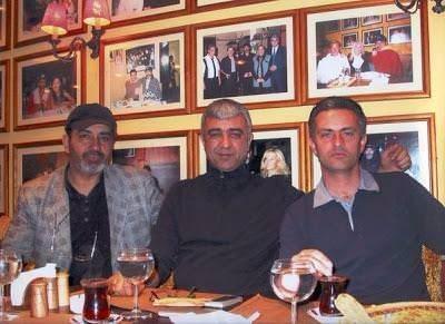 <p><strong>TEKLİFİ AÇIKLAMIŞTI</strong></p>
<p>Mourinho 2011'de de yine bir basın toplantısında bunu açıklayarak, "Menajer Bayram Tutumlu tarafından Fenerbahçe'ye önerildiğim doğru. O zaman Porto'nun teknik direktörüydüm" ifadesini kullanmıştı.</p>