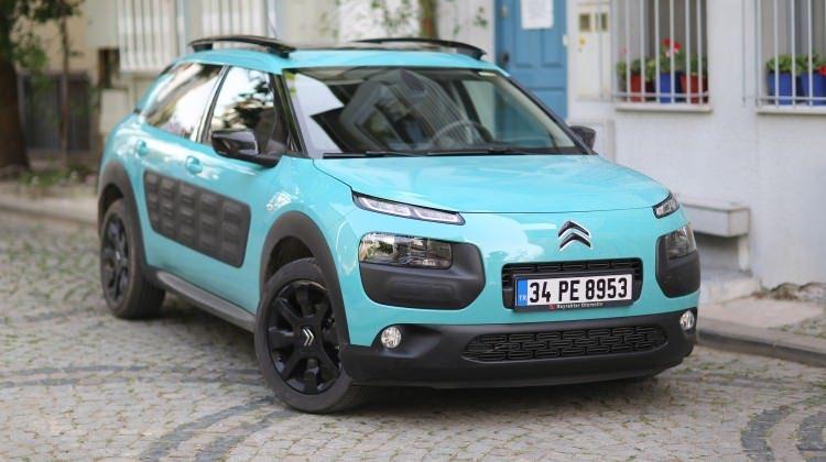 <p>Citroën ayrıca, 20 Mayıs 2017 tarihine kadar araçlarını yetkili servislere getiren otomobil sahiplerine, fren balata setleri, fren diskleri, triger seti, triger kayışı, yağ filtresi ve hava filtresi gibi parçalarda ve bu parçaların işçiliklerinde yüzde 20 indirim sunuyor.</p>
