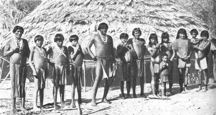 <p><span style="color:#FFD700"><strong>İspanyol ve Amerikalıların Yerlilere Uyguladığı Soykırım</strong></span><br />
<br />
1492 yılında Kristof Kolomb'un ayak bastığında nüfusu 8 milyon olan Arawaks yerlilerinin sayısı 22 yıl içerisinde 28 bine indi.</p>
