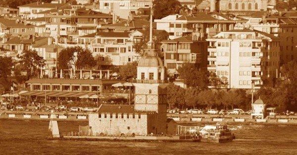 <p>İlk efsanede Yunanlılar zamanından başlamış. Atina kralı Hares'in dünyalar güzeli karısı Damalis, Salacak sahilini çok severmiş</p>
