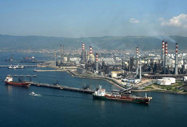 <p>Türkiye Petrol Rafinerileri A.Ş (TÜPRAŞ), Türkiye'nin en büyük 500 şirketinin belirlendiği "Fortune 500"de, 39 milyar 722 milyon <br />
liralık net satışla ilk sırada yer aldı.</p>
