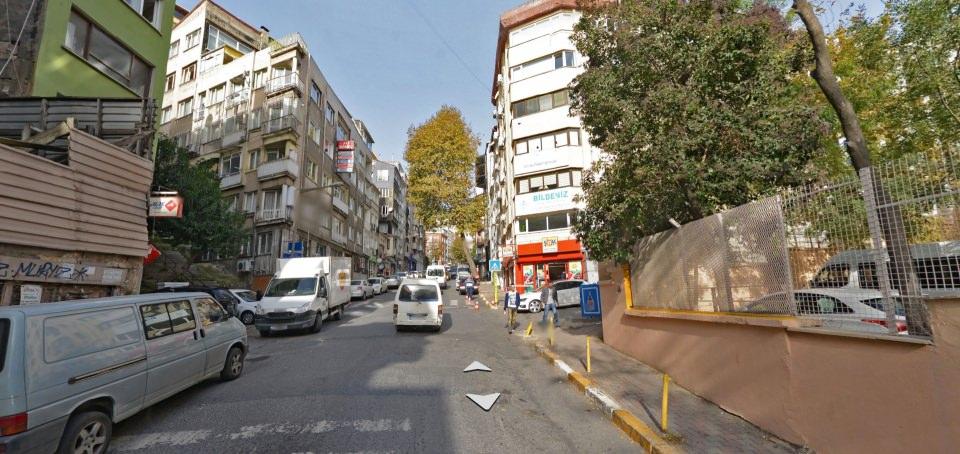 <p>Mebusan Yokuşu çıkış istikameti Meclis-i Mebusan Caddesiyle kesişim noktasından kapatılarak akım Karaköy istikametine yönlendirilecek.</p>