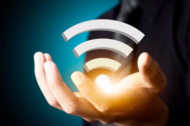 <p><strong>Wi-Fi kullanmıyorken kapatılmalı</strong><br />
Eğer bulunduğunuz yerdeki Wi-Fi ağlarından birine bağlanamıyorsanız Wi-Fi ağınızı kapatın. Wi-Fi'ya bağlanabiliyorsanız da 3G'nizi kapatın.</p>
