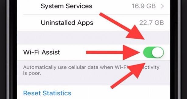 <p>iPhone'larda zayıf WiFi bağlantısı olduğunda telefonu otomatik olarak hücresel bağlantıya geçiren WiFi Assist ayarı kabarık telefon faturalarına yol açtığı iddia ediliyor.</p>

<p> </p>
