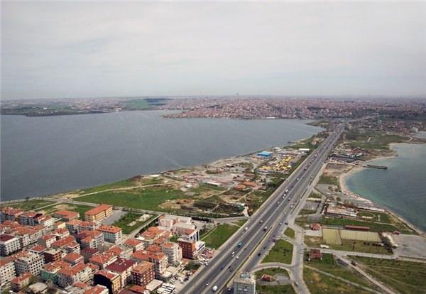 <p><strong>Küçükçekmece</strong><br />
2 yıl önce: 2.078 TL/m²<br />
Şimdi: 3.032 TL/m²</p>