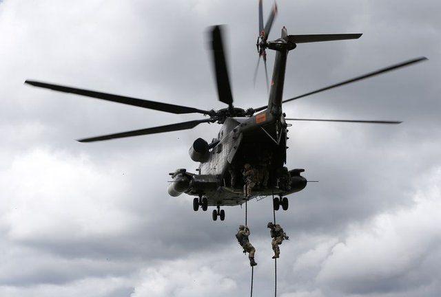 <p>11 Ekim 2012: Diyarbakır’ın Lice İlçesi’nde tellere takılıp kontrol kaybı sonucu düşen Sikorsky S-70 tipi askeri helikopterde 1 asker şehit oldu.</p>

<p> </p>
