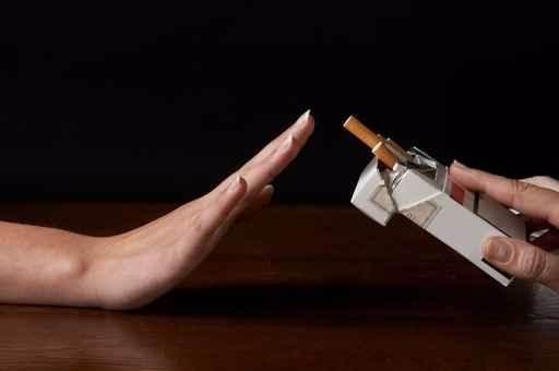 <p>İngiliz ve Amerikalı araştırmacılar, binlerce tümör genini inceledikleri çalışmalarında günde 20 sigara içen bir kişinin akciğerlerindeki her bir hücrede her yıl ortalama 150 mutasyon meydana geldiğini keşfetti.</p>