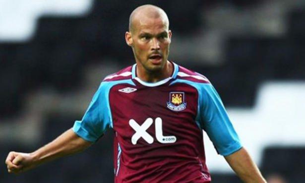 <p>9 yıl Arsenal'de forma giydi. Sakatlıklarla boğuştu, sonrasında West Ham'da üst düzey futbol şansını bir kez daha denedi ama olmadı.</p>
<p> </p>