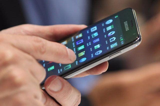 <p>Open Whisper Systems'a ait Signal yazılımı ücretsiz ve herkese açık bir kaynak. Apple’ın iOS’u ve Android için şifreli telefon görüşmesi ve yazılı mesajlaşma hizmeti sunuyor. Open Whispers Systems, Signal Protocol’ü WhatsApp’e entegre etmek için WhatsApp ile ortaklığa gitti.</p>

<p> </p>
