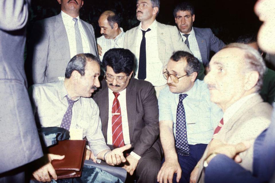 <p>8. Cumhurbaşkanı Turgut Özal'ın 2 kardeşi vardı. Yusuf Bozkurt Özal 2001 yılında vefat etmiş, kardeşlerden hayatta kalan tek kişi ise Korkut Özal olmuştu. Korkut Özal da bu sabah hayata gözlarini yumdu.</p>

<p> </p>

