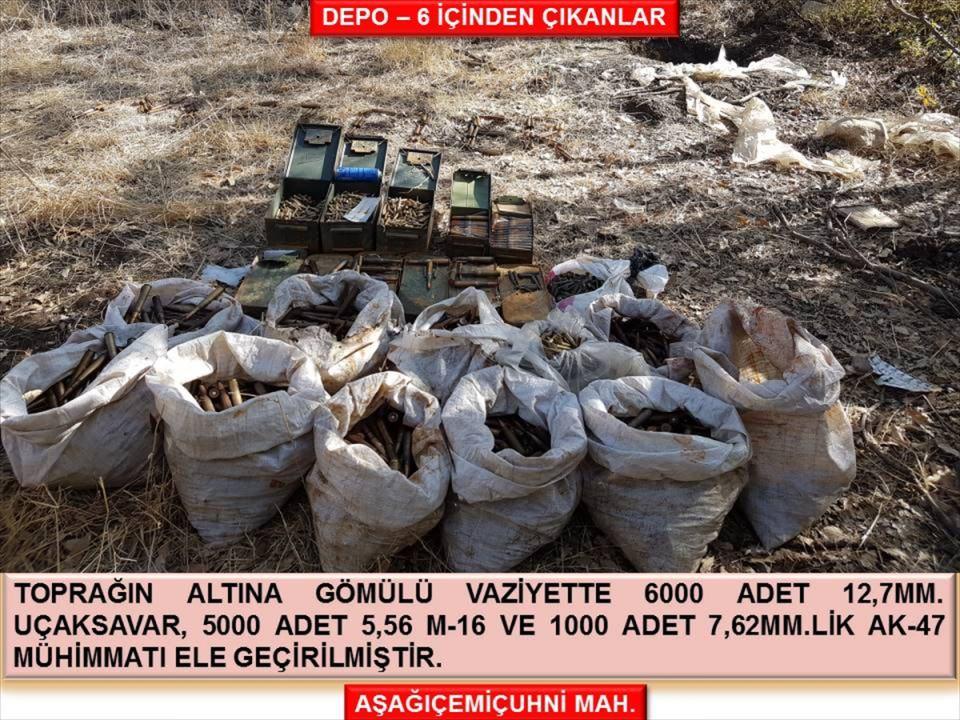 <p>Şırnak'ın Uludere ilçesi Bestler-Dereler bölgesinde süren operasyonlarda çok sayıda silah ve mühimmat ele geçirildi.</p>
