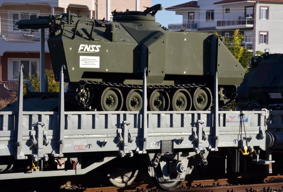 <p>Trenden indirilen araçlar, 58'inci Piyade Alayı Binbaşı Maruf Kışlası'na trafik polisleri eskortluğunda nakledildi.</p>