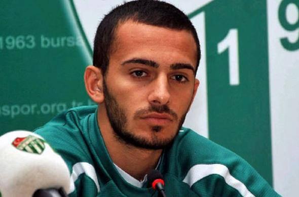 <p><strong>EREN ALBAYRAK - BAŞAKŞEHİR</strong><br />
<br />
18 YAŞINDAKİ PİYASA DEĞERİ: 250 bin Euro (Bursaspor)<br />
<br />
GÜNCEL PİYASA DEĞERİ: 3 milyon Euro<br />
<br />
FARK: +3.75 milyon Euro</p>
