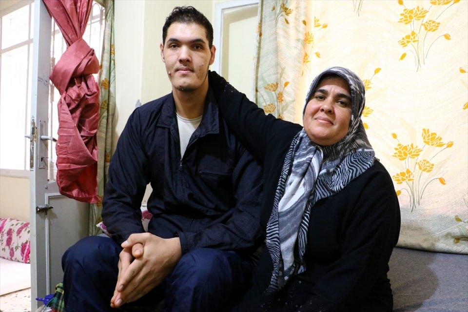 <p>Boyunun geçen yıl 2 metre 30 santim ölçüldüğünü, bu yıl ise 2 metre 32 santim olduğuna değinen Türkmen, tedavisinin devam edeceğini ve ameliyat olması gerektiğini kaydetti.</p>