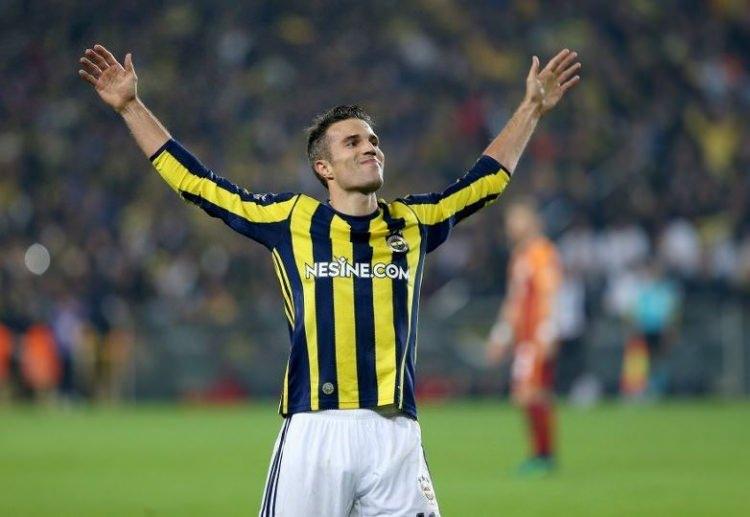 <p>İşte 3 büyüklerde forma giyen oyuncuların yıllık ücretleri...</p>

<p>Van Persie - 4,9 milyon euro</p>
